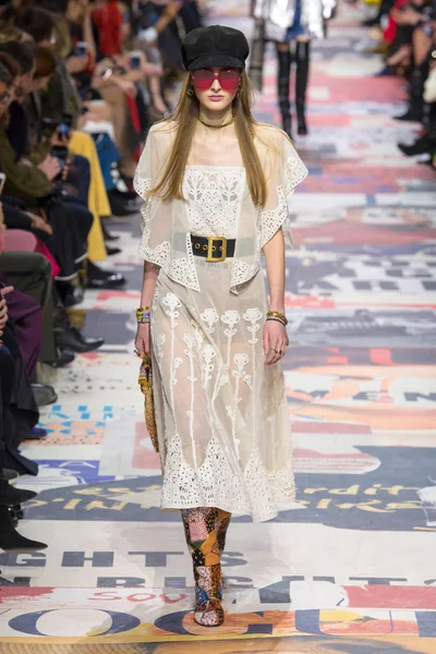 Look 32